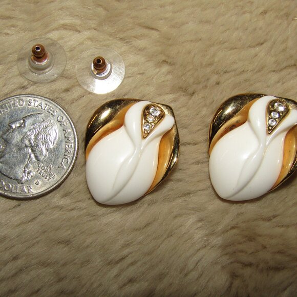 Vintage K.J.L. for Avon White Rose Bud Earrings - Picture 2 of 5